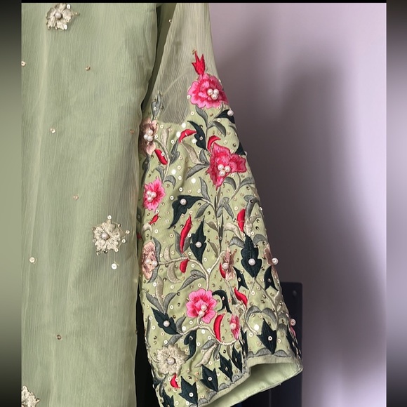 Pakistani kurta with pants in green - Picture 2 of 3